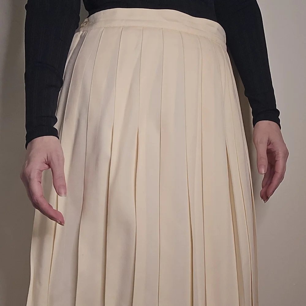 70s Brooks Brothers Pleated Wool Maxi Skirt - Cream (S) - Picture 4 of 10